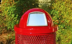 32 Gallon Trash Receptacle
