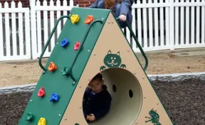 Climbing Wall with Tunnel