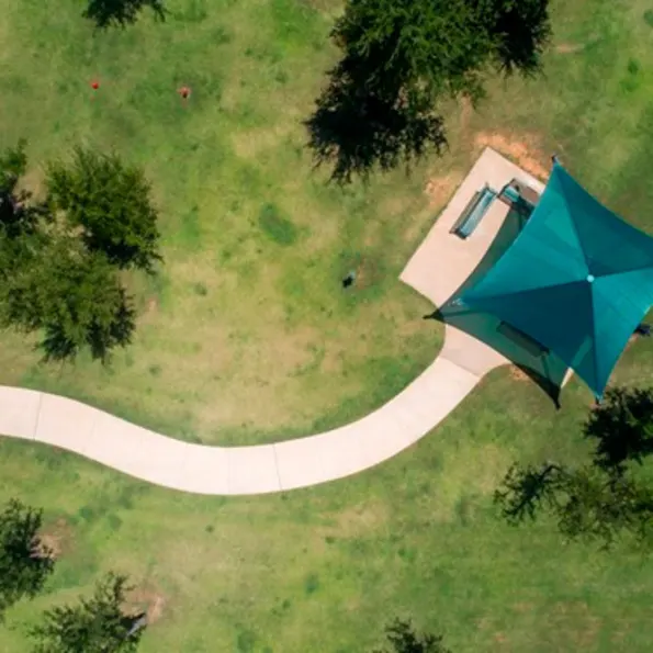 Single Post Pyramid Cantilever Shade