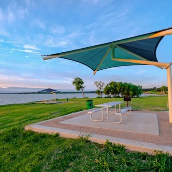 Single Post Pyramid Cantilever Shade