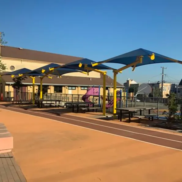 Single Post Pyramid Cantilever Shade